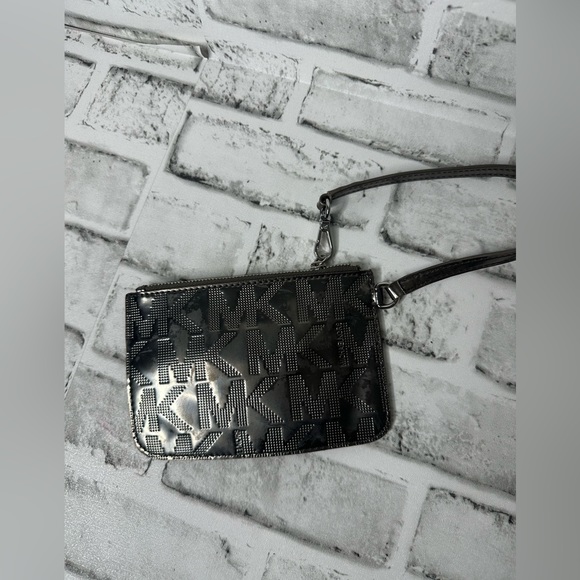 Michael Kors Jet Set Gun Metal Gray Zip Metallic Wristlet - Picture 2 of 2